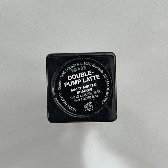 HudaBeauty Liquid Eyeshadow - Picture 2 of 3